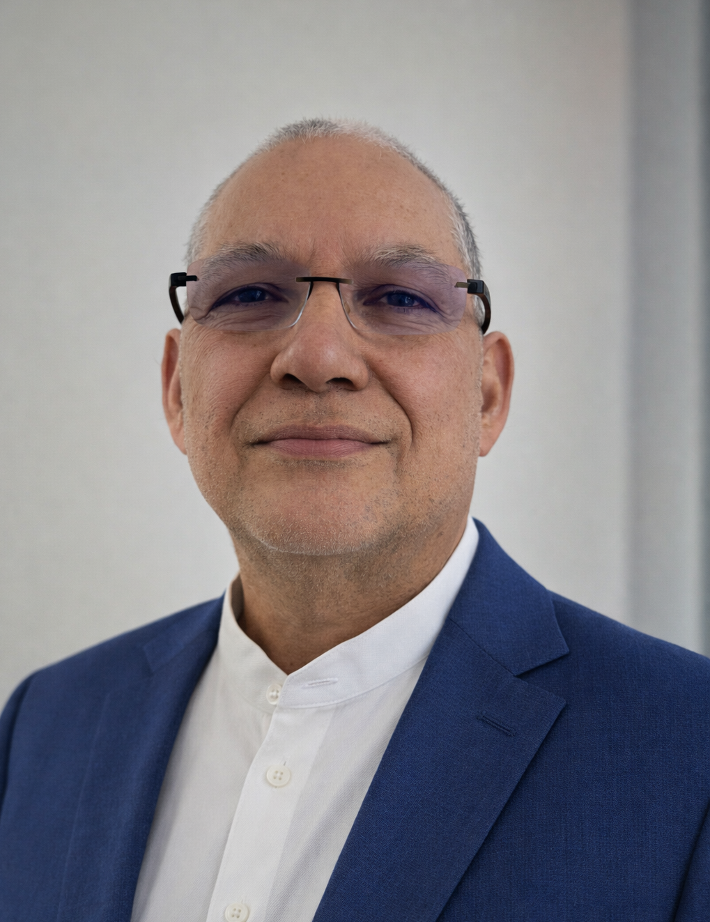 Luis  - Fractional CTO | IoT & Real-Time Data Systems Arch
