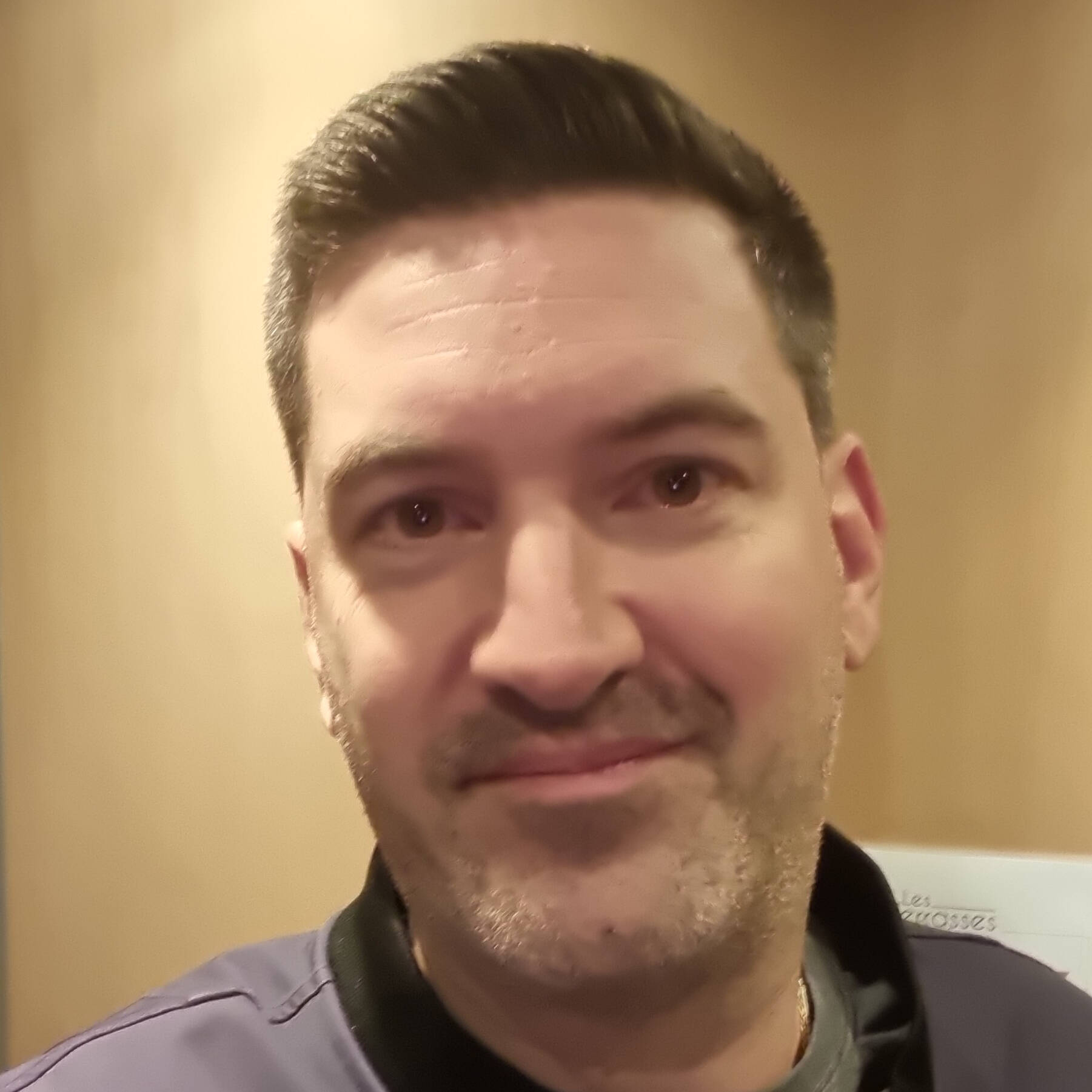 Tony Roiné - Community manager, Formateur PAO, Graphiste sénior