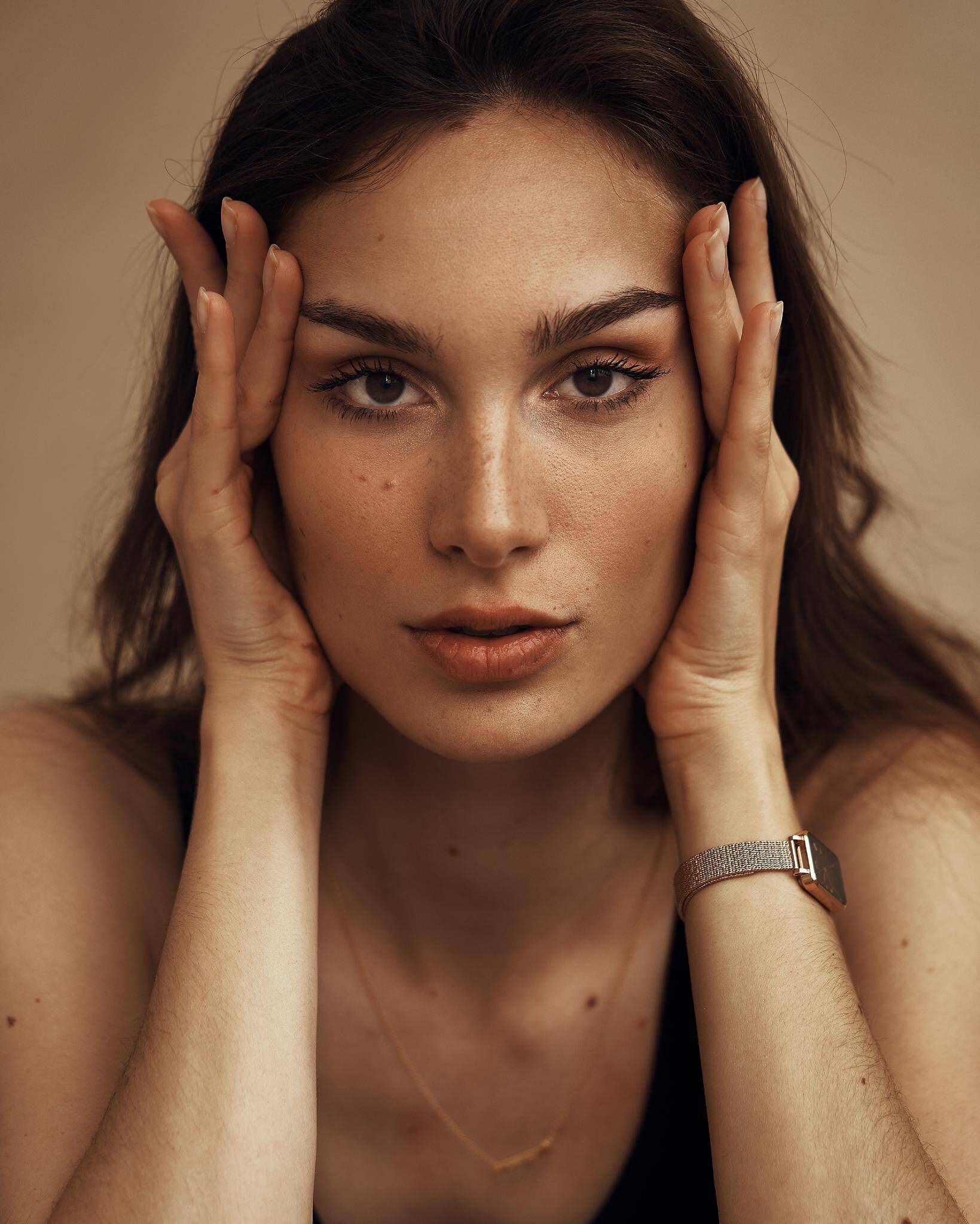 Fanny B - Créatrice UGC, Mannequin & mannequin main