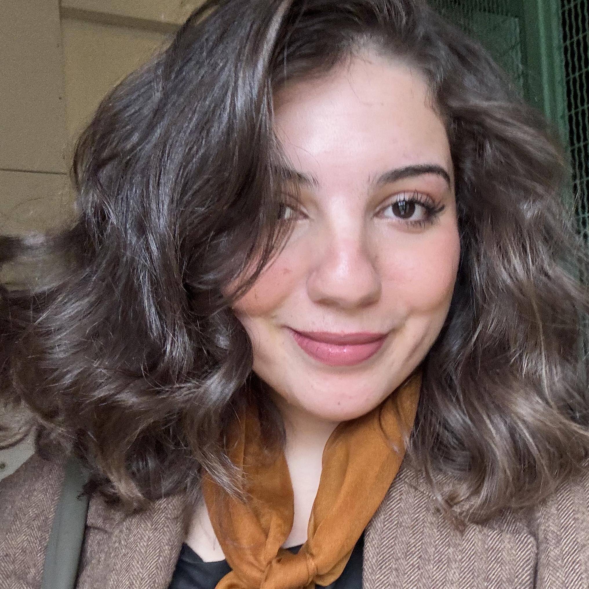 Iness Djebbari - Social média /community manager /image de marque