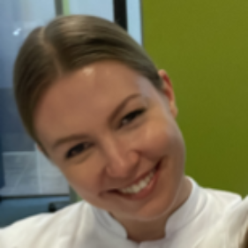Laura  - Medical Writer & Editor | doctor | Know. Texts