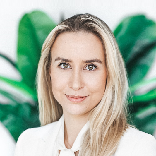Elena N. - Ex-BCG/Kearney Strategy Management Consultant