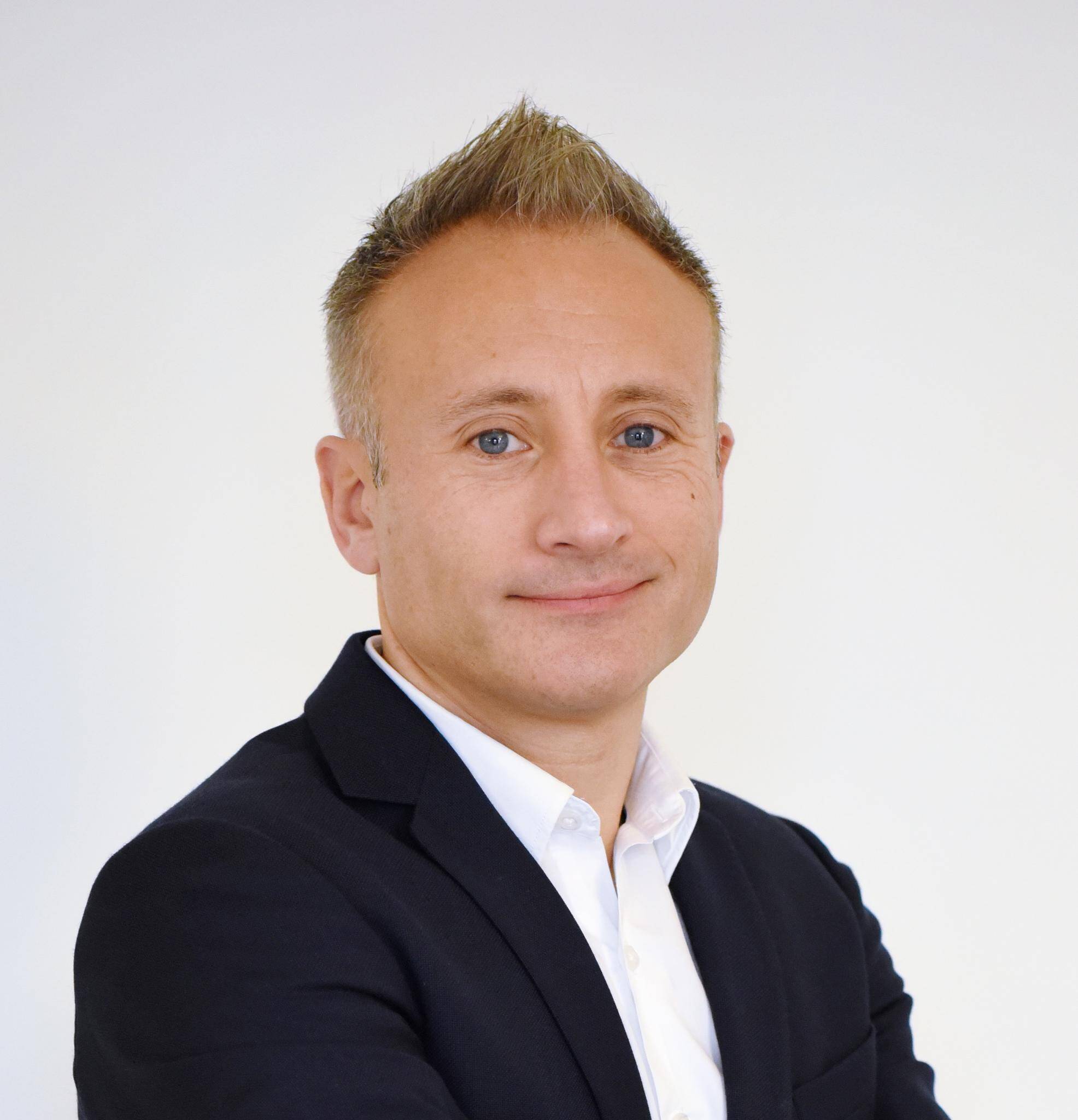 Nicolas L.