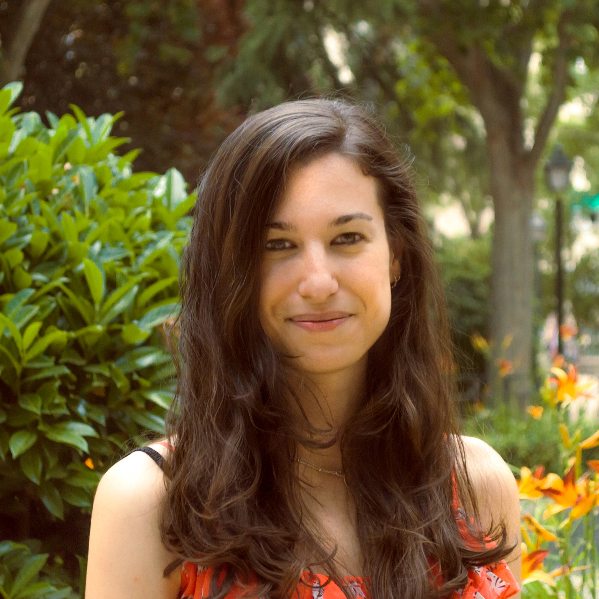 Elena Saenz De La Torre - Motion Graphics Animator & Graphic Designer