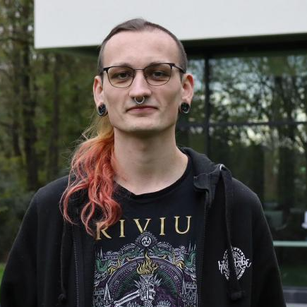 Yves Gille - Développeur C/C++, Docker/Docker Compose, TS/JS