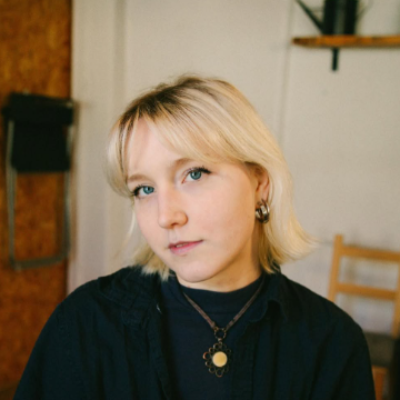 Lucy Holt - Graphic Designer