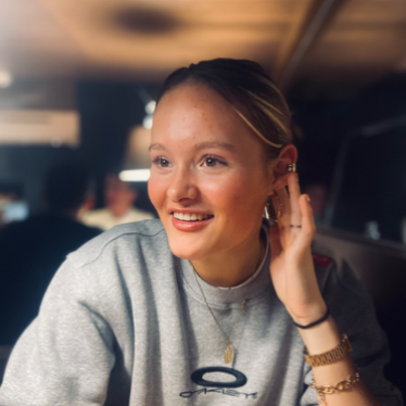 Mikki  - Creative Copywriter & Translator (NL–EN)