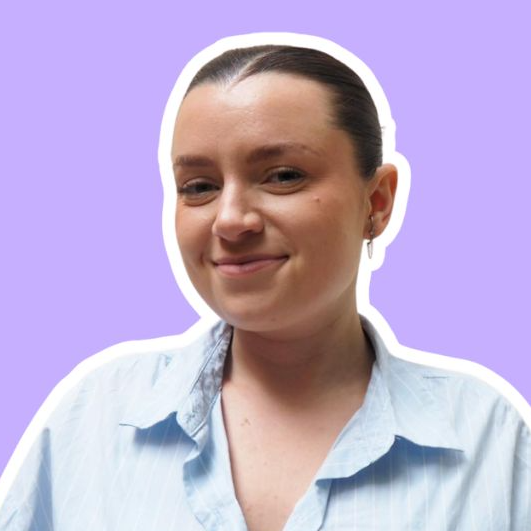 Victoria F. - Social Media Manager