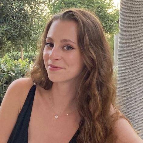 Valentine M. - Graphiste & Social Media Manager pour TPE et PME 