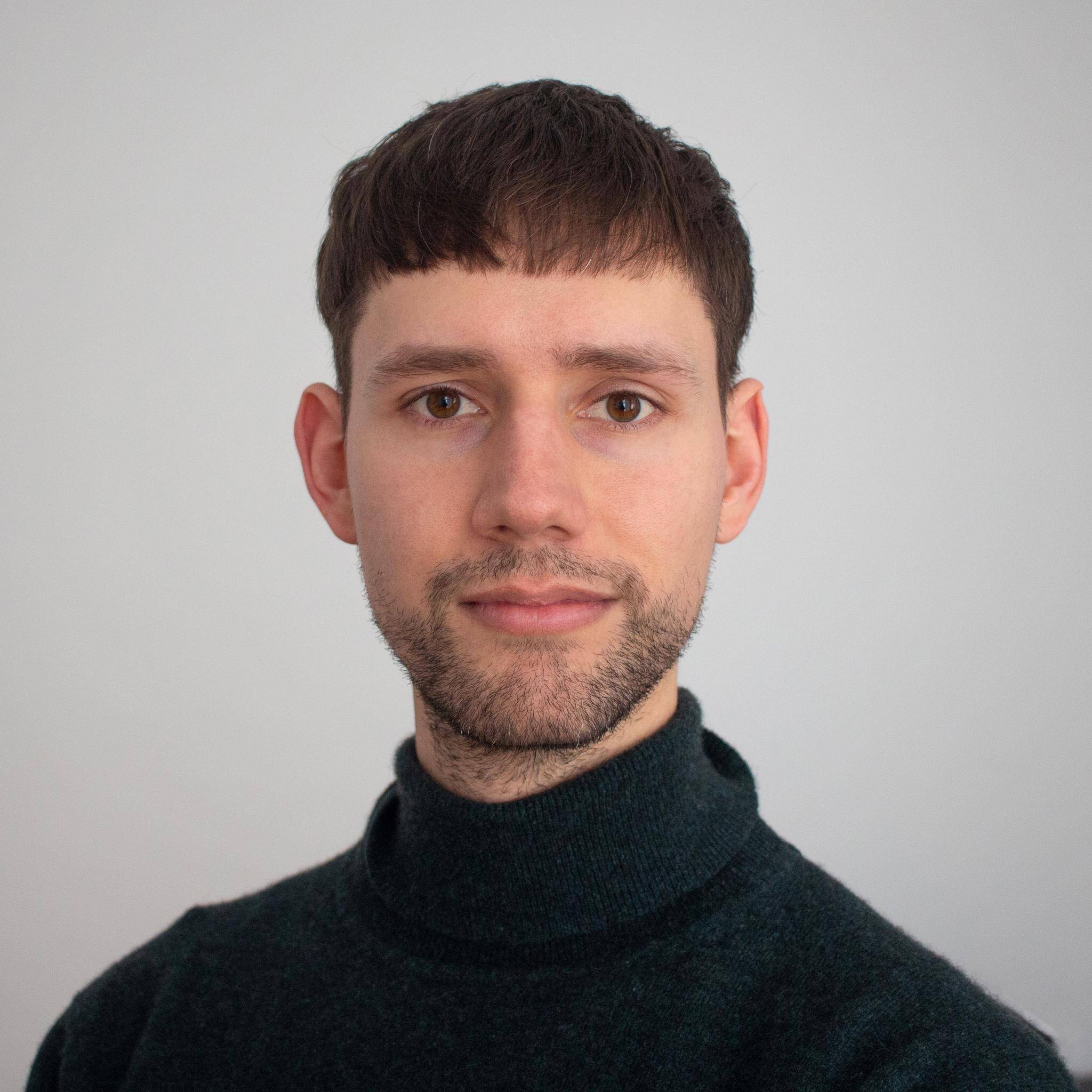 Maximilian B. - PowerPoint | Website | Logo Design für Unternehmen