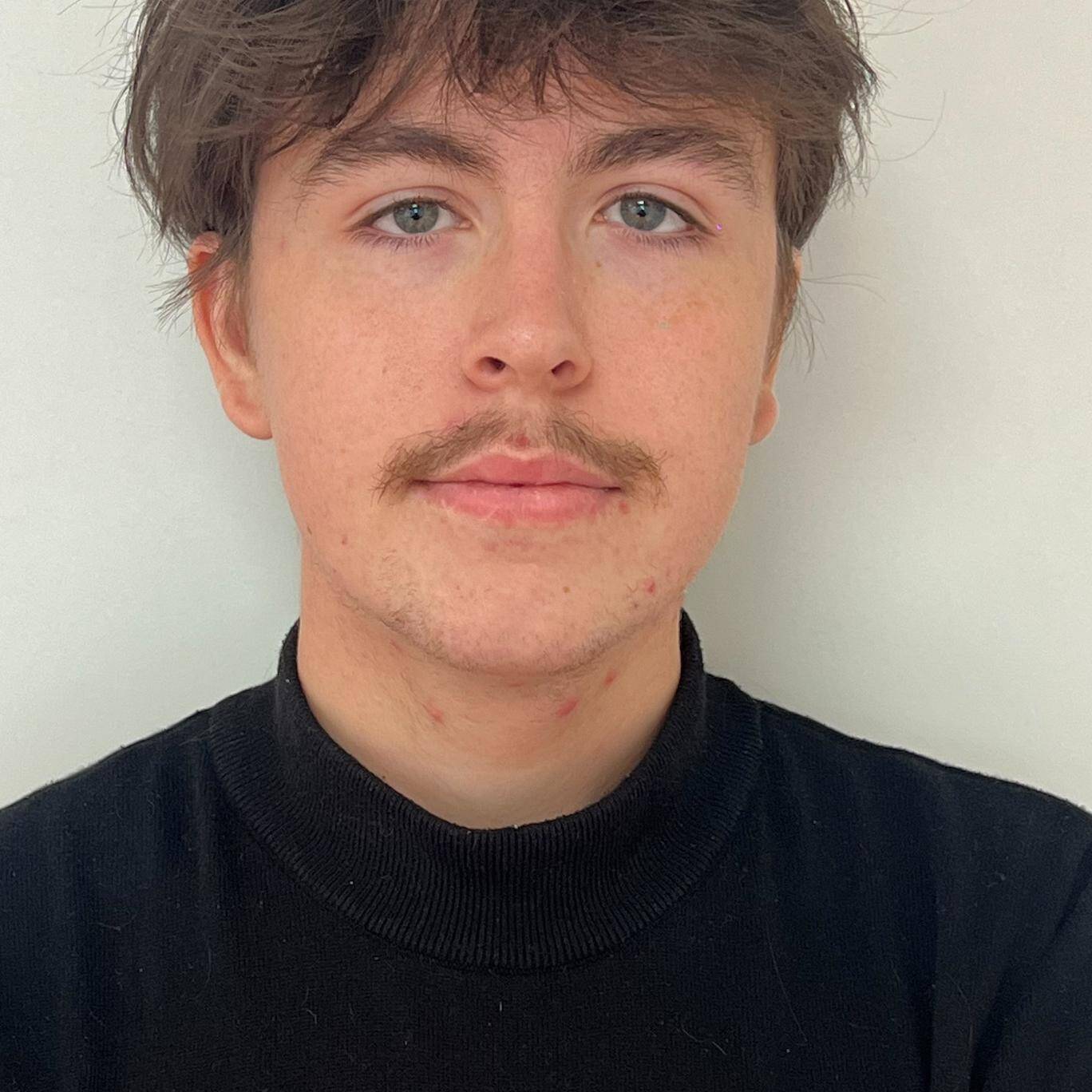 Ewan Ménahëze - Étudiant en informatique, spécialités IA et cyber