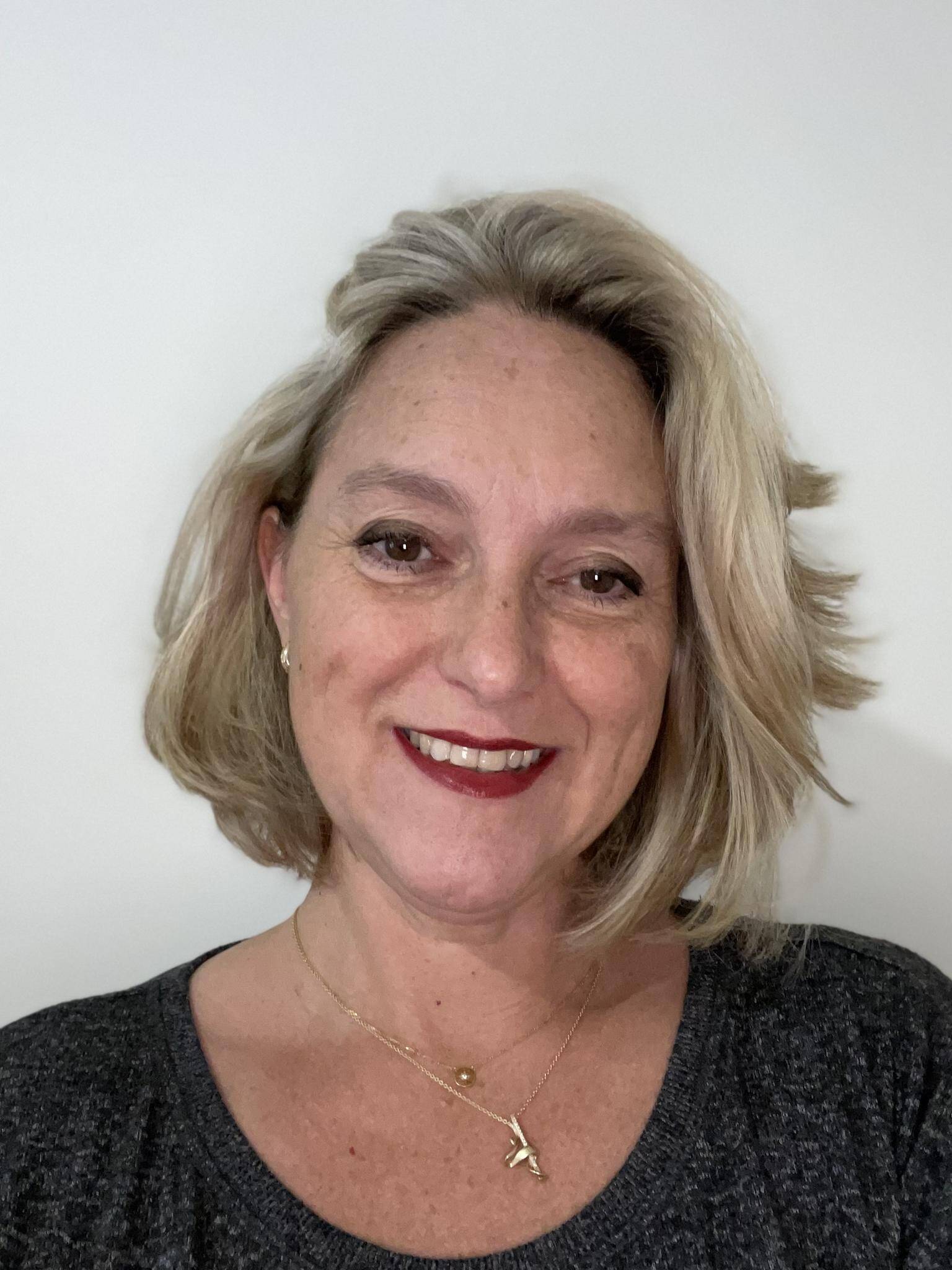 Maria Carolina Santiago Aurières - Traduction PT-BR/FR/ES/ Rédaction / Secrétariat