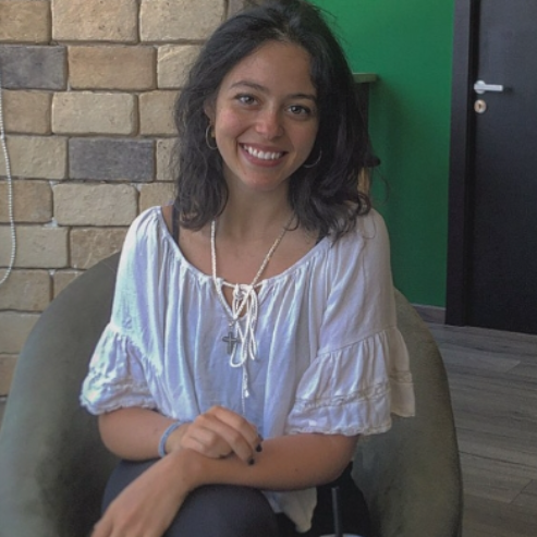 Joanna Aizarani - Cold email, télécommunications,  customer service