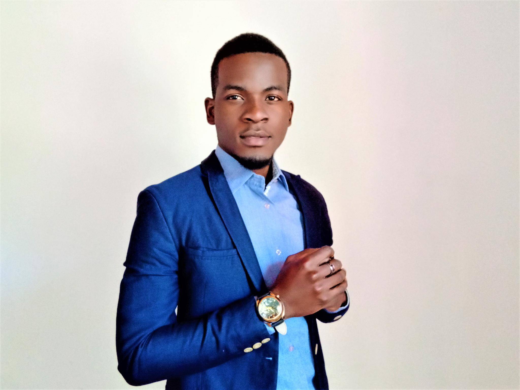 Othni M. - Ecrivain, Rédacteur des ebooks et Coach de langues