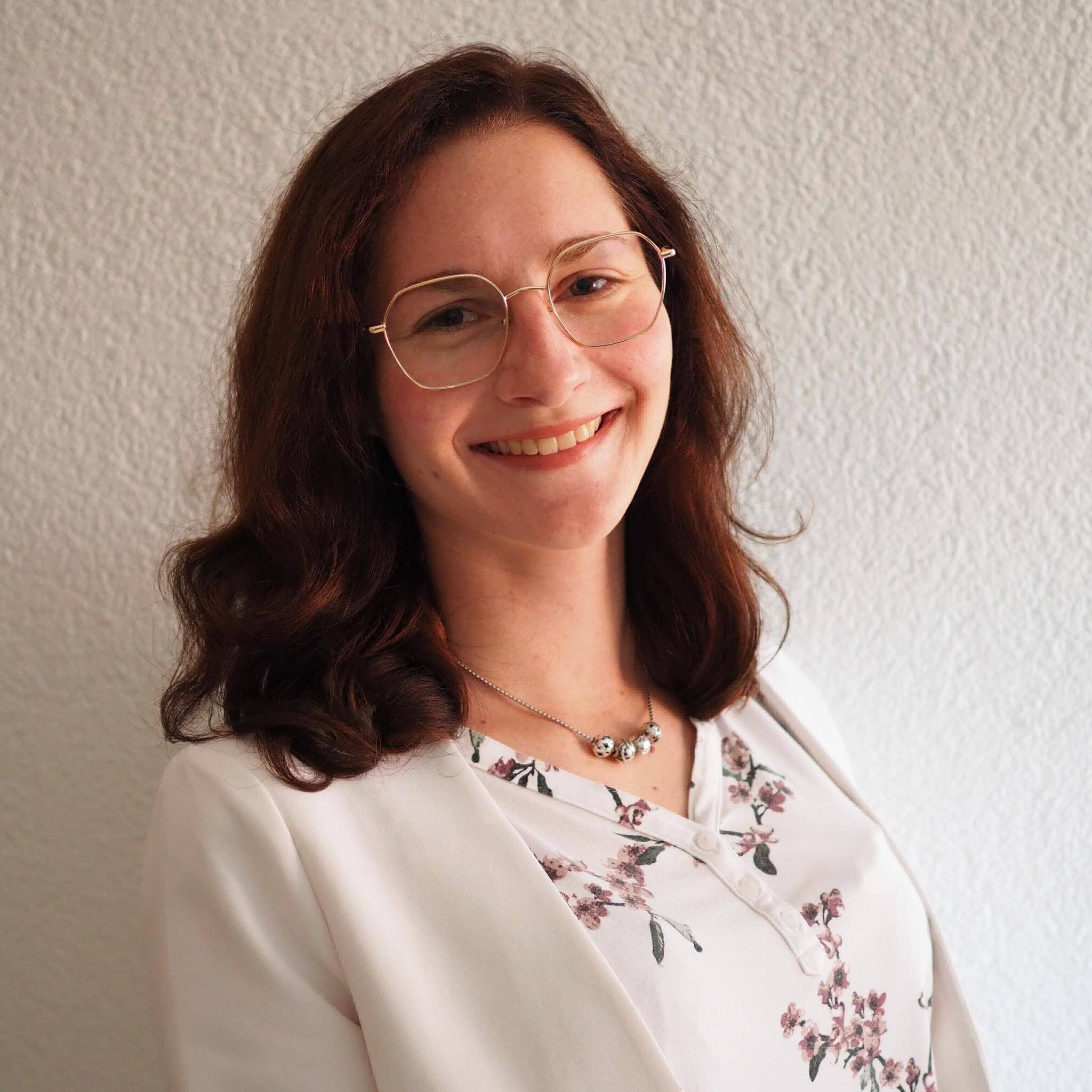 Vanessa Hölperl - Virtuelle Assistenz & Remote Back Office | DE/EN