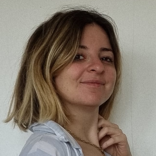 Maëva L. - Social Media Manager | Instagram LinkedIn