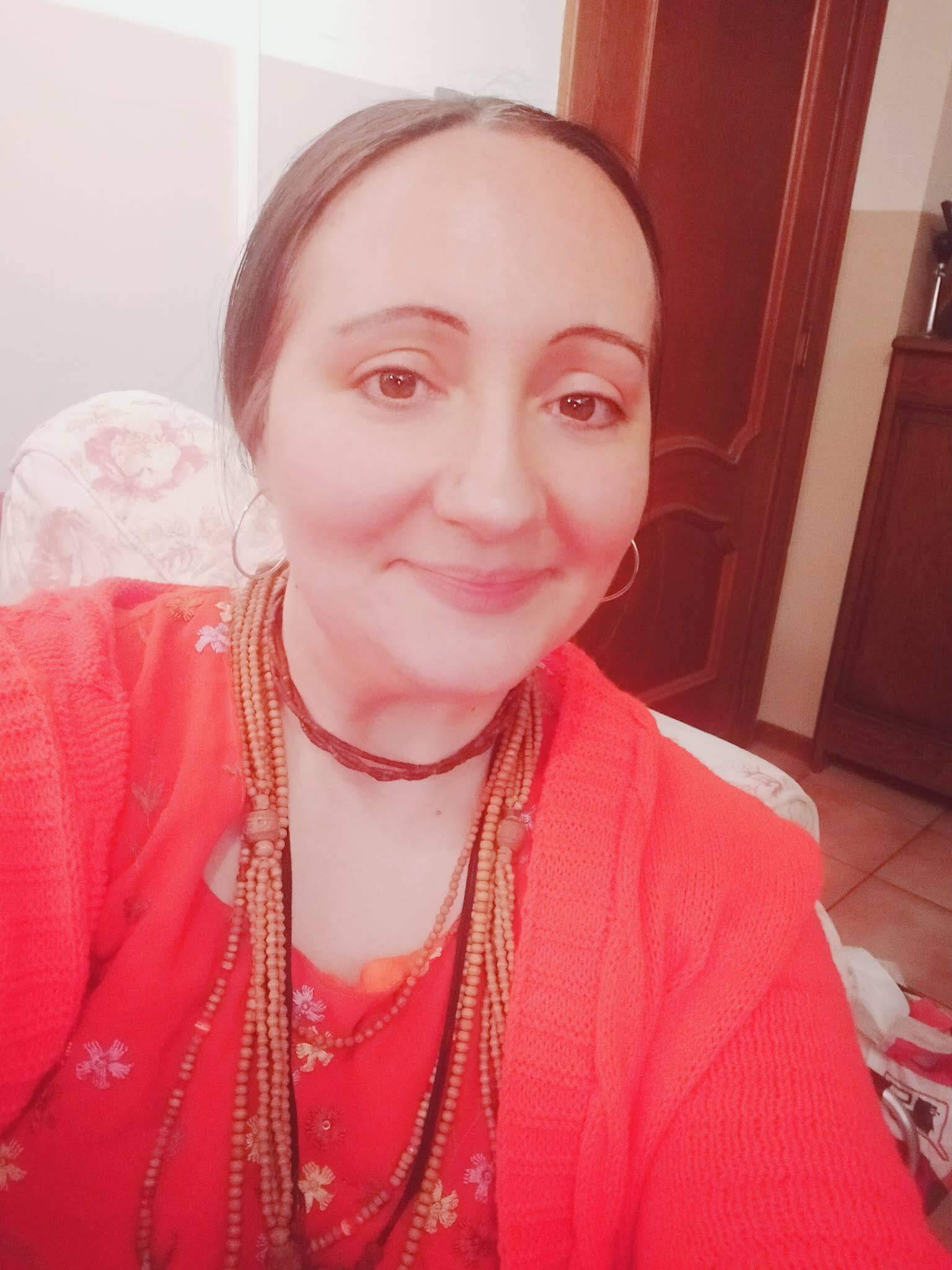 Ana Maria P. - Traductrice multilingue, Rédaction, Com, Marketing