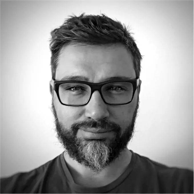 Jorge Morales - Creativo / D. de Arte / Diseñador / moreless.es
