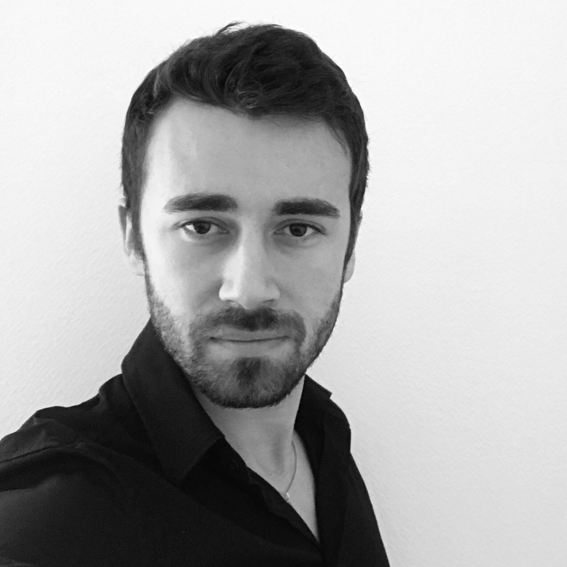 Maxime P. - Consultant Sénior IA & Auto — n8n, Agents IA, RAG
