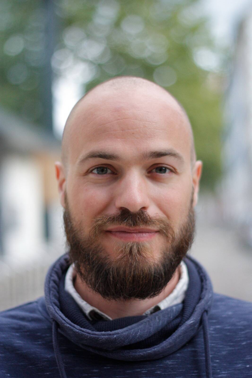 Renaud V.