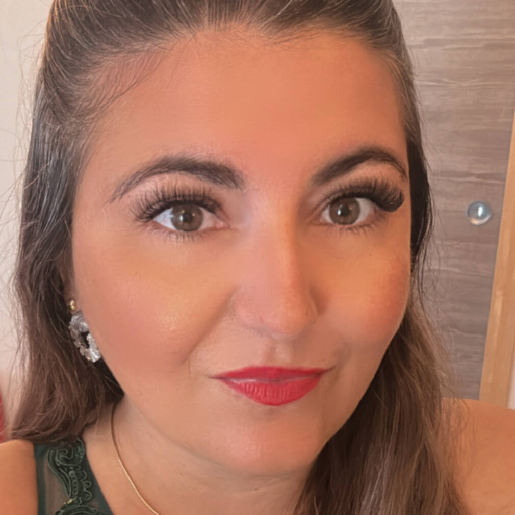Magali Fernandez - Créatrice  UGC & CM | Voyage qui convertit