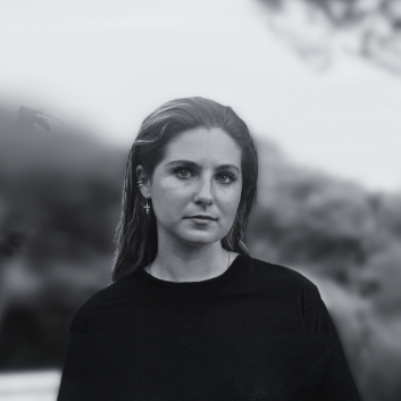 Olympe Bragadir - Bras-droit CEO