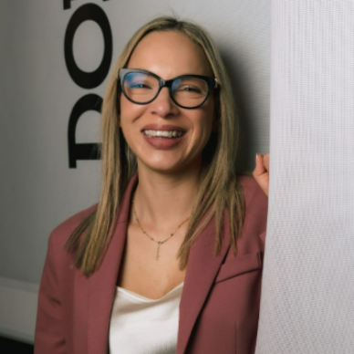 Viviana Rivera - E-commerce Manager | Shopify & Lovable Expert