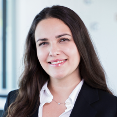Alexa Sievers - Founder & Consultant (ex-MBB)