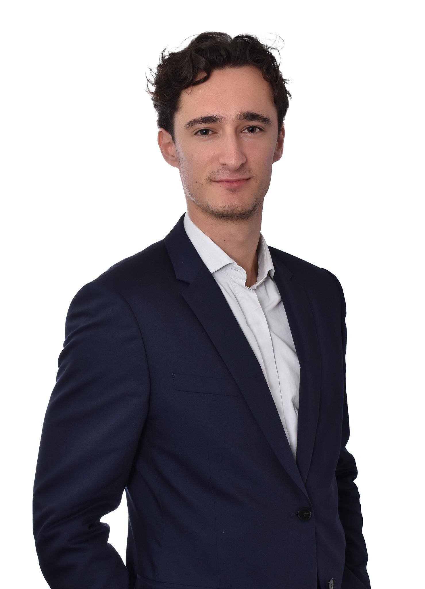 Simon  - Strategy & Transformation Consultant