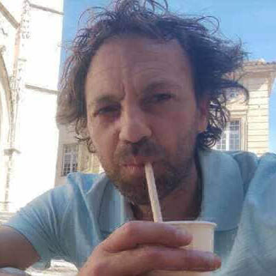 Jean Yann Boyer - Monteur vidéo cinématique et créateur de contenu