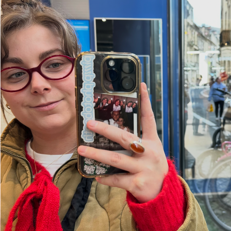 Chloé Depont - Community Manager & DA