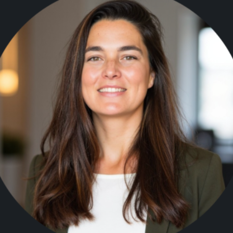 Paula De Oriol - Fractional CMO | Brand & Growth Strategist