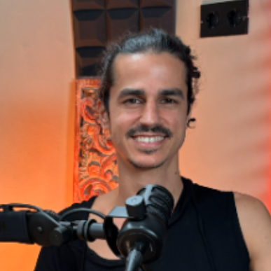Alex E Lamber - Independent Growth & AI Consultant