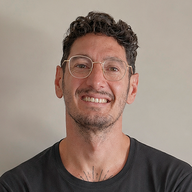 Agustin Sapio - Director Creativo | Diseño Branding IA ChatGPT