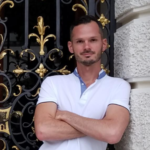Matthias V. - Senior Developer | Vue / Nuxt / React |Performance