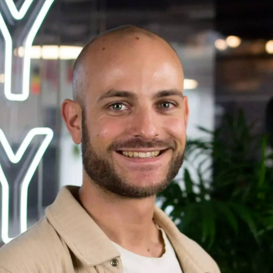 Mathias Mourad - Expert Outbound B2B | CRM | + 8M ARR généré
