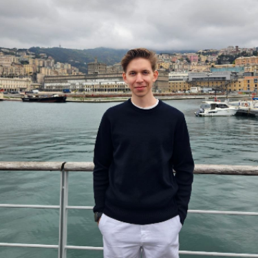 Kirill Semidetnov - UX/UI designer | UX researcher | UX advisor