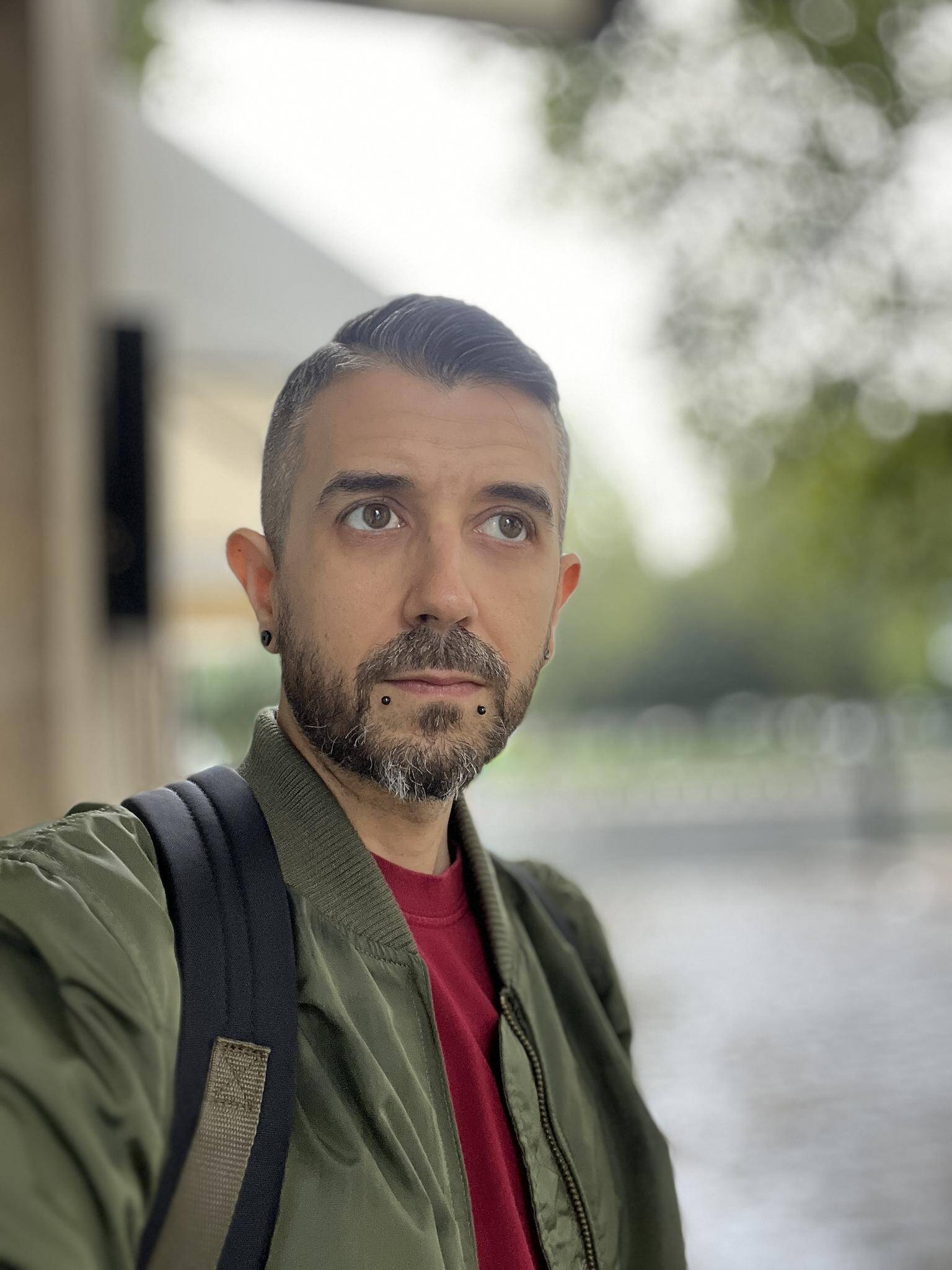 David Floriano Villegas - Diseñador Gráfico / Artefinalista / Maquetador