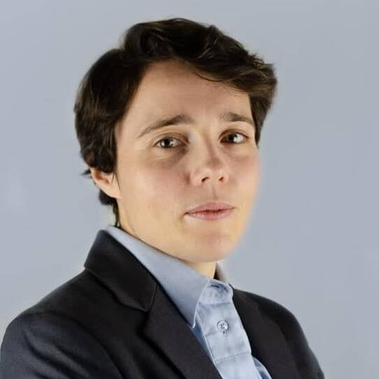 Ana  - Asesora legal y fiscal