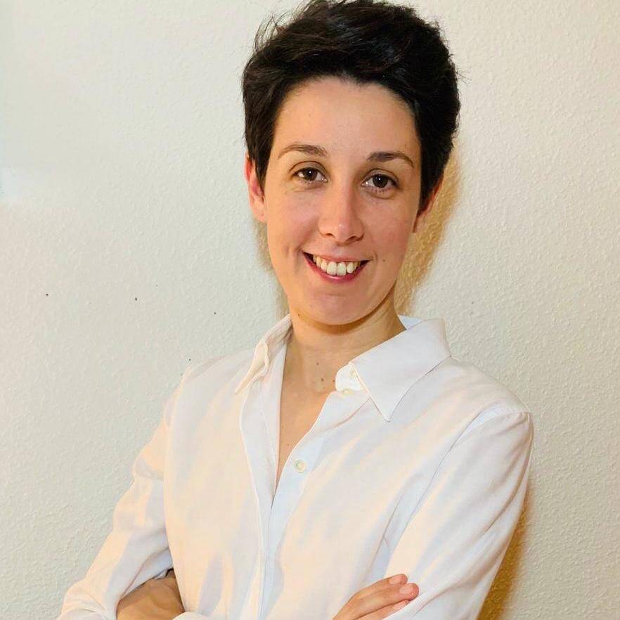 Mónica  - Consultor Estrategia de Negocio, IA y Marketing