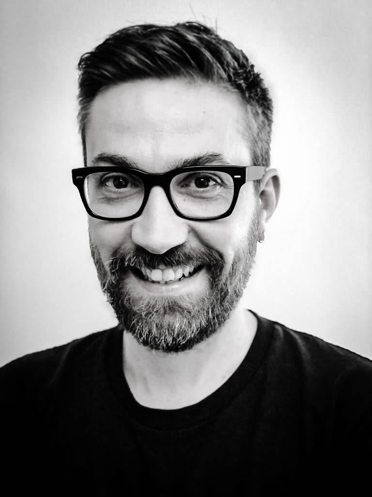 Damien  - english/ Spanish/català > français | Translator