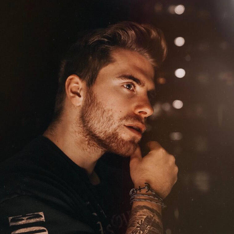 Bastian Sussmann - Video Editor , Videograph, Motion Designer 