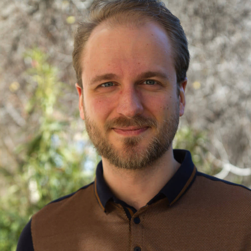 Lucas L.