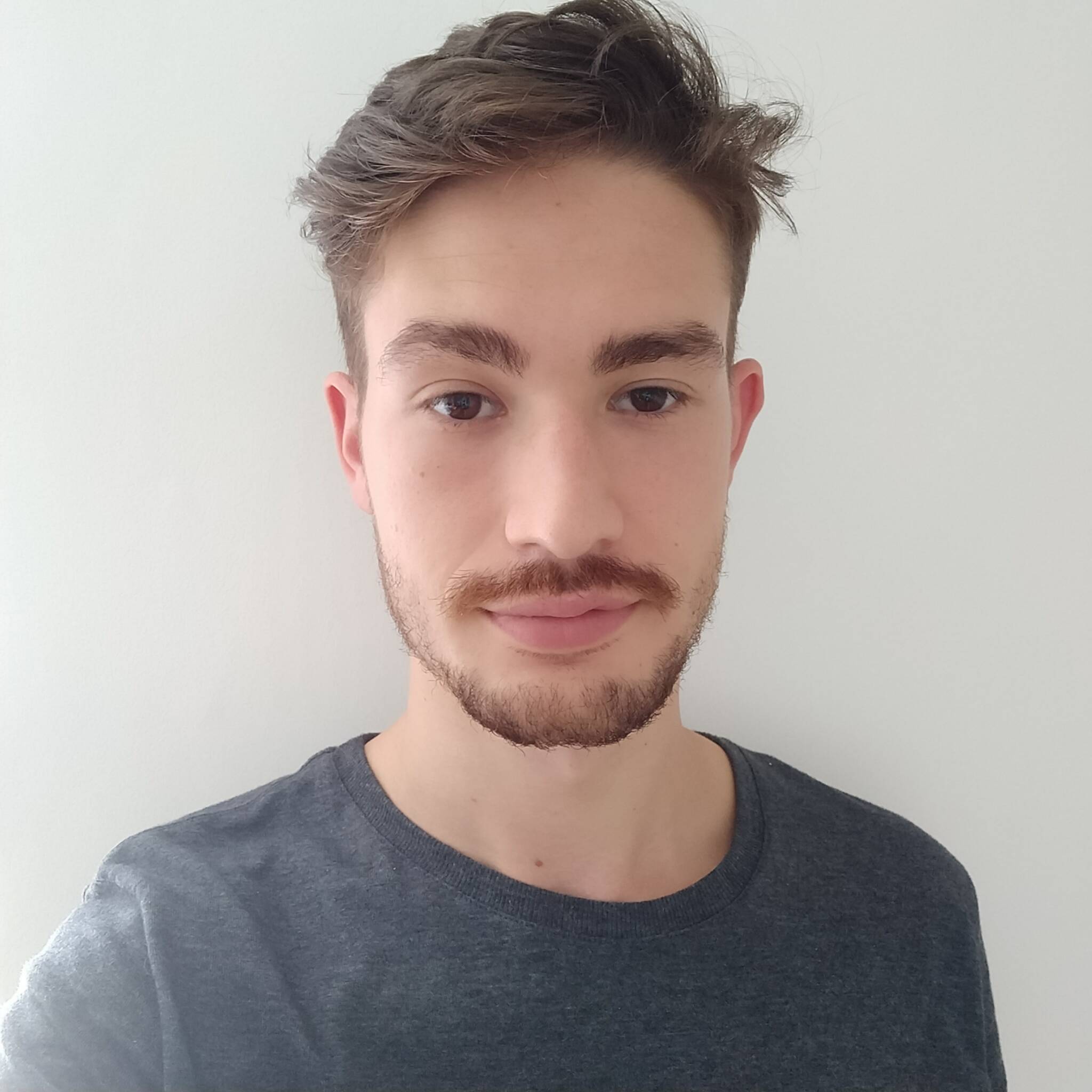 Hugo L. - Développeur Backend NodeJS / Python