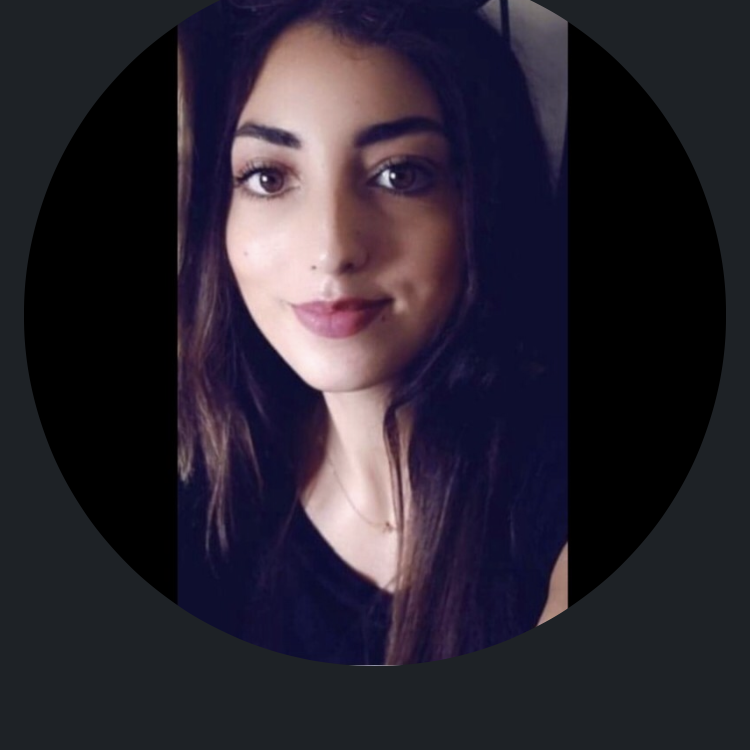 Christina T. - Quadrilingue : Rédaction web / traduction / CM