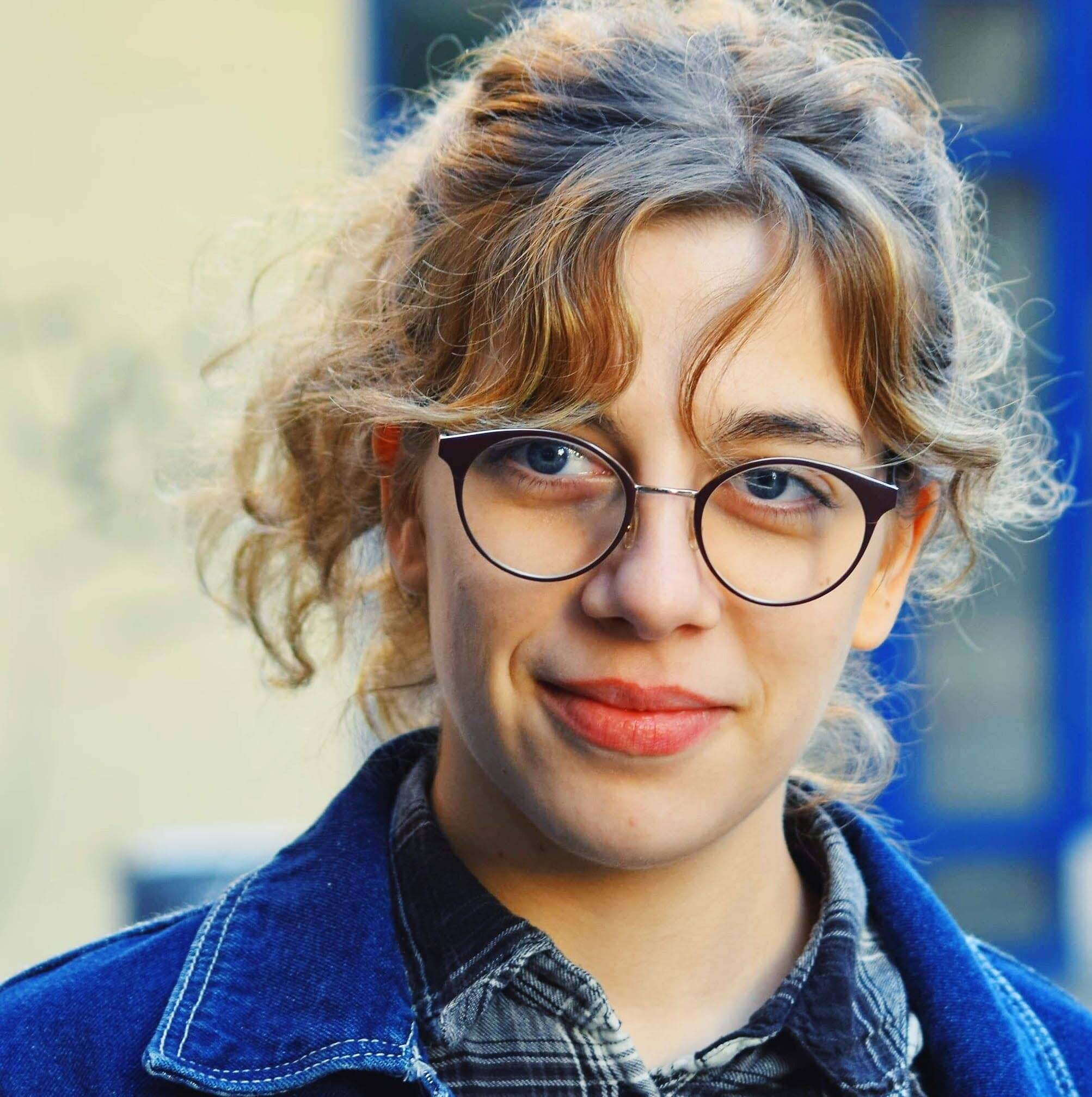 Chloé P. - Vidéaste - Photographe - JRI - Rédactrice