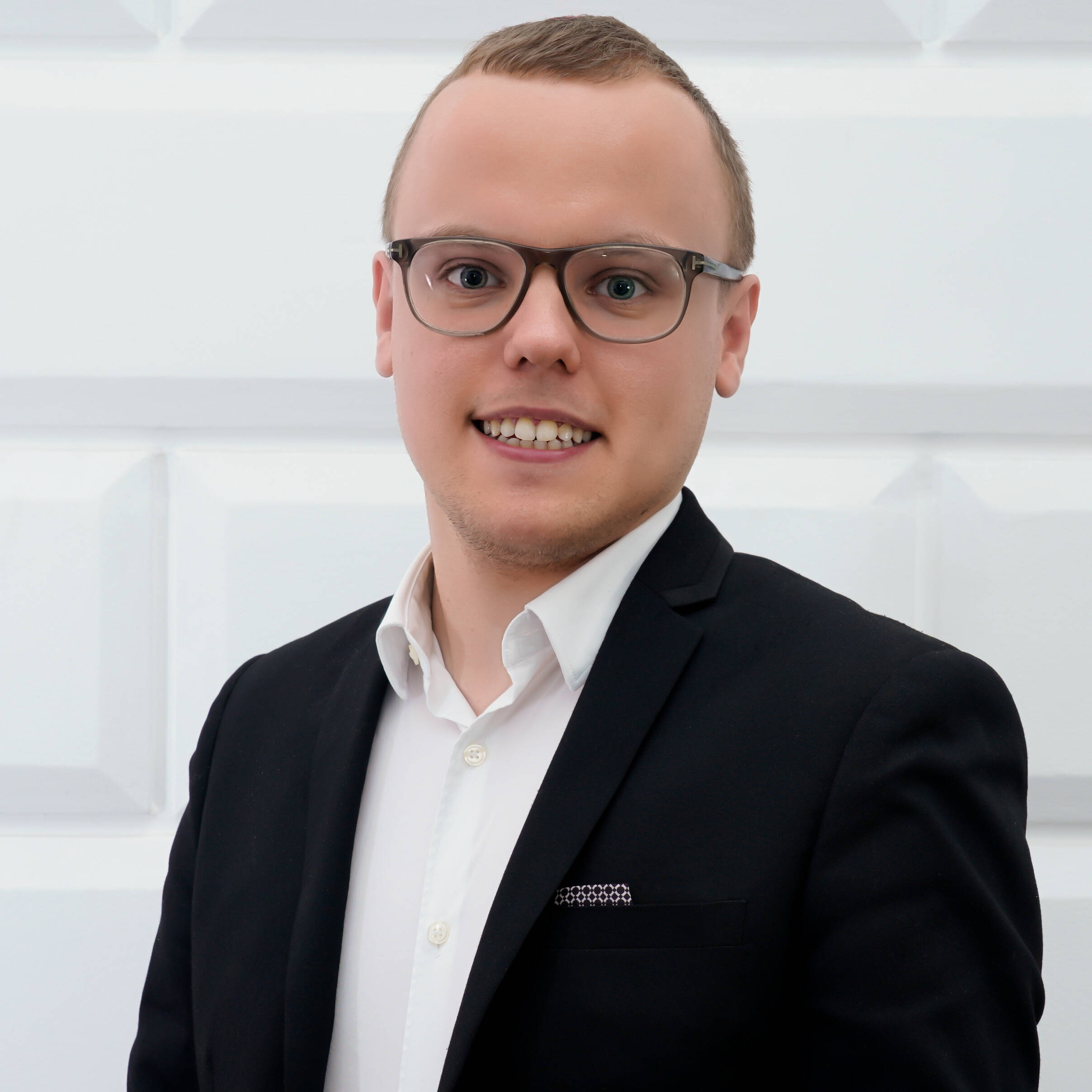 Mehdi Farcy - Community Manager 