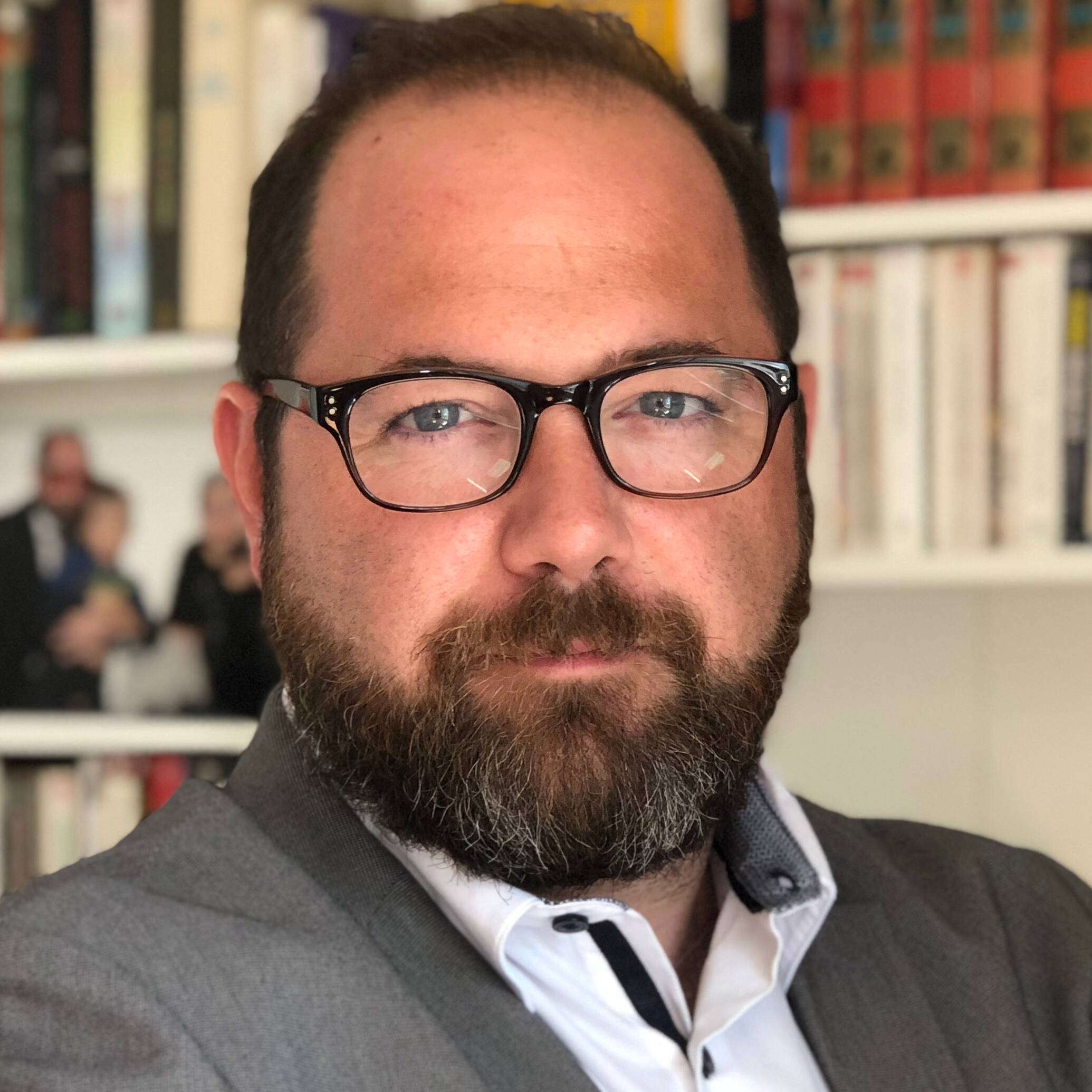Julien C. - Expert en communication de crise