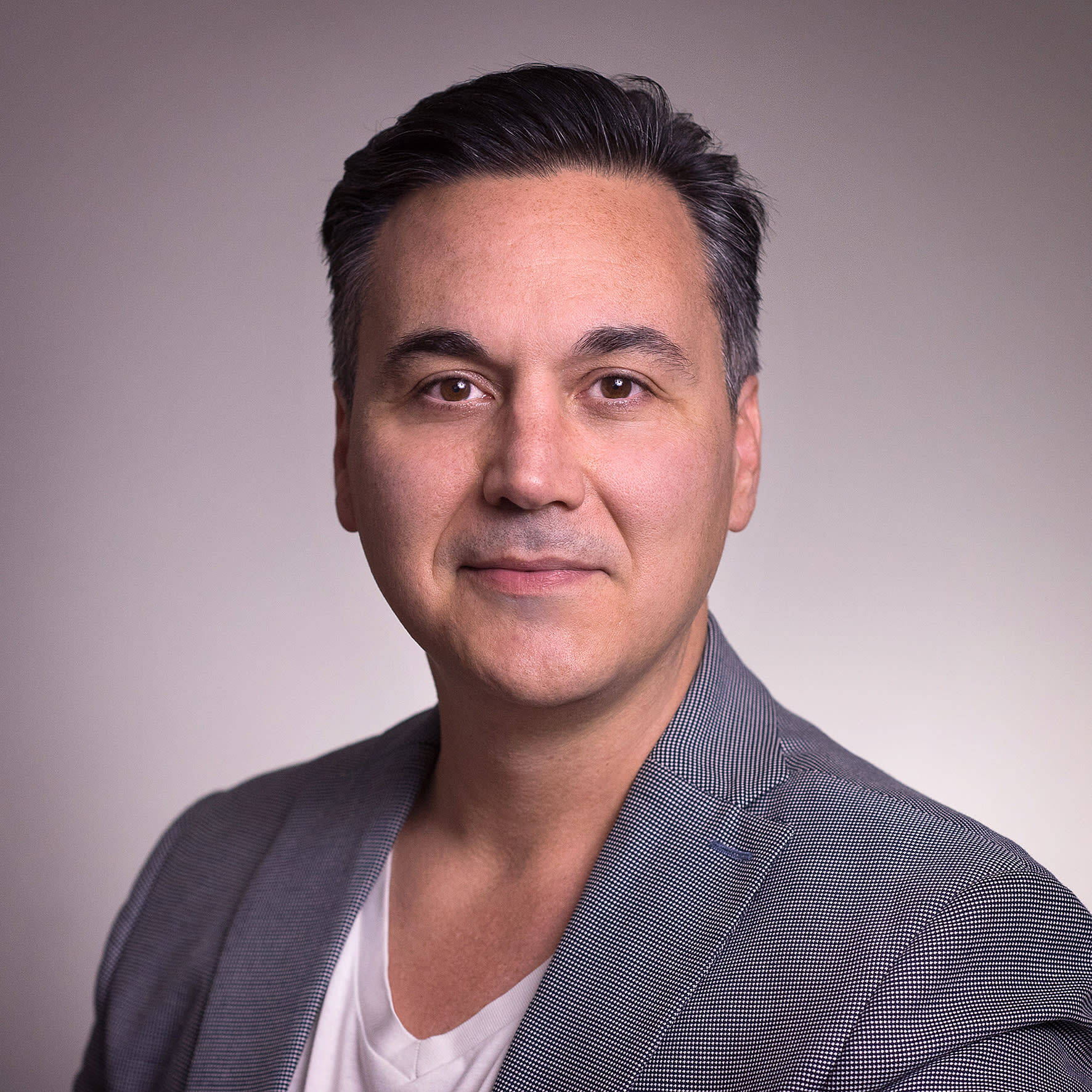 Óscar López - Senior Strategic, Service & Product Designer 