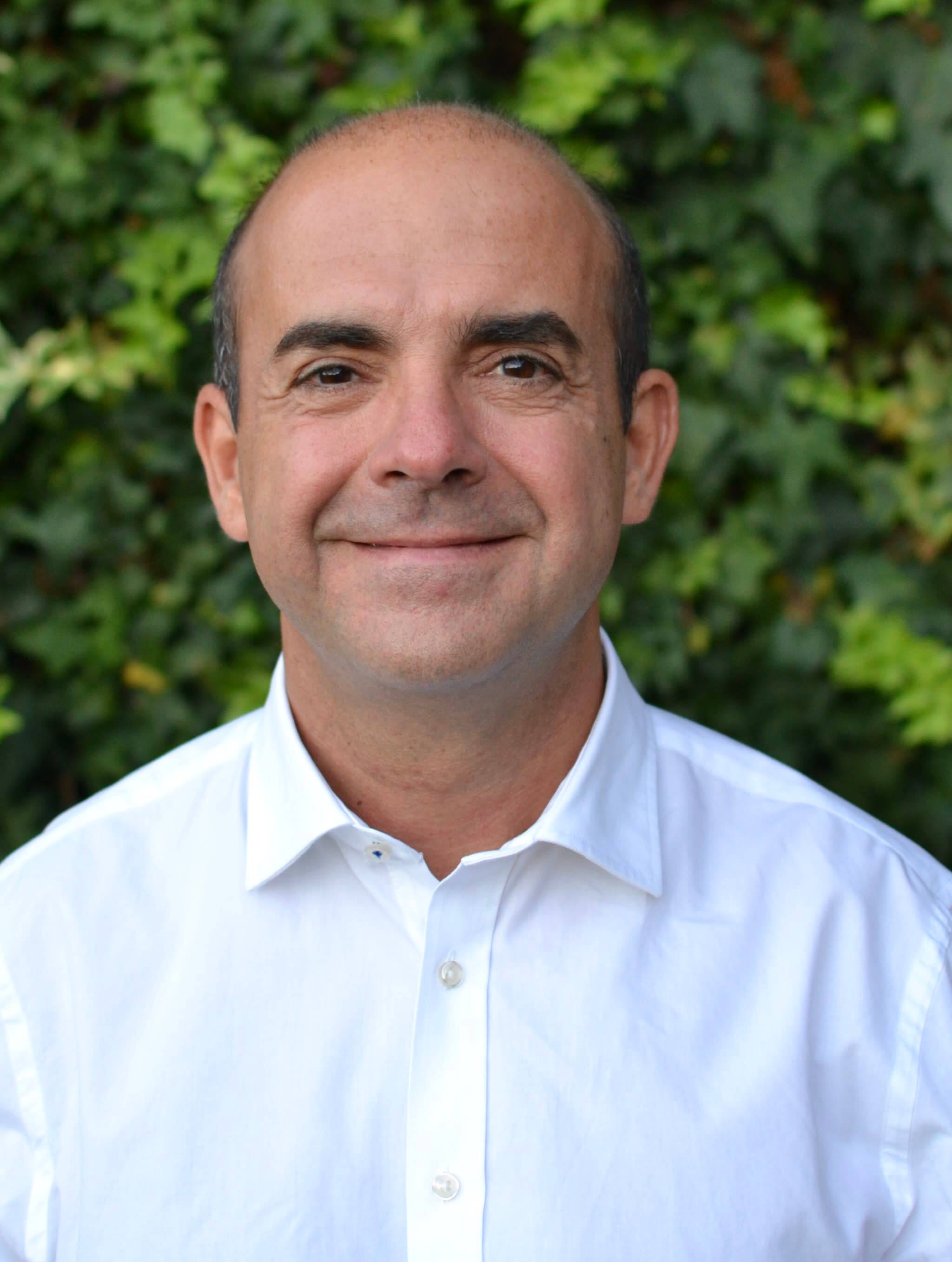 Javier R. - Asesor de empresas orientado a negocio y G. Corp.